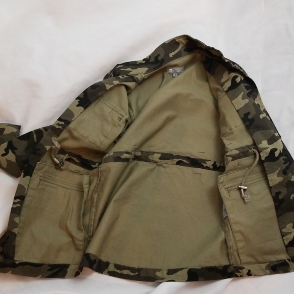 Fitted Camo Army Style Jacket w/ Cinch Waist - Picture 4 of 8